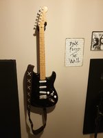 Black strat.jpg